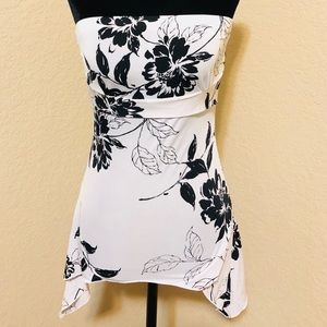 SOLD - Cute Black & White Hi-Lo Floral Top!